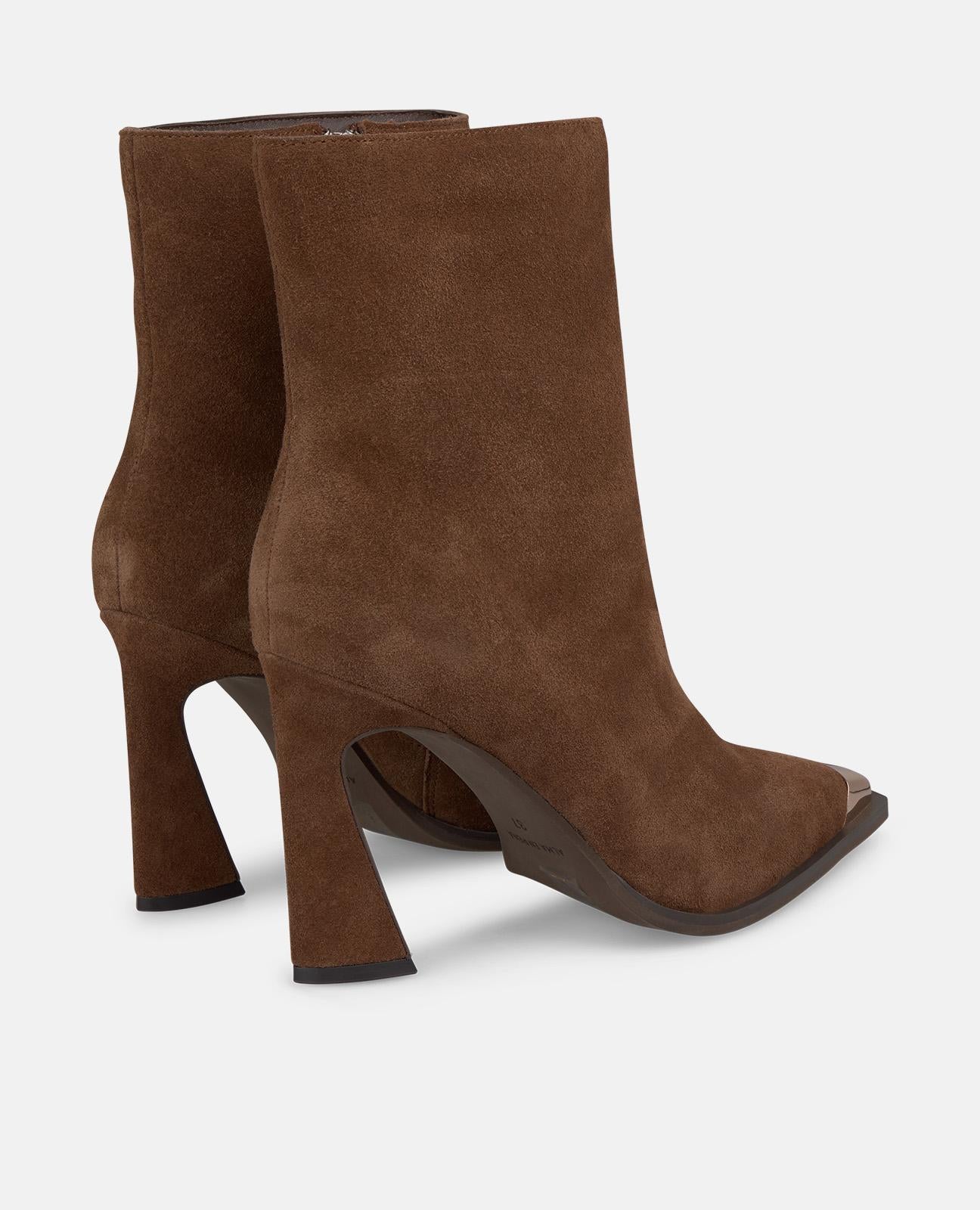 alma-en-pena-stiefelette-mit-metallic-zehenkappe-und-9-cm-absatz-in-camel image 3