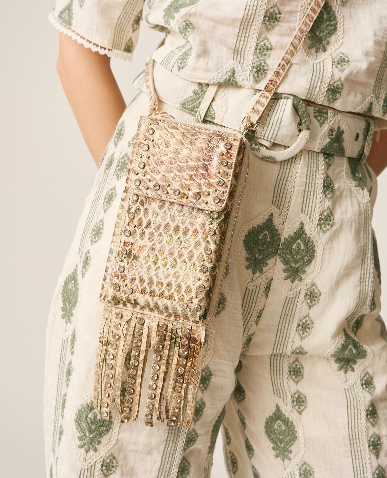 alma-en-pena-natalia-strass-clutch-camel-leder image 6