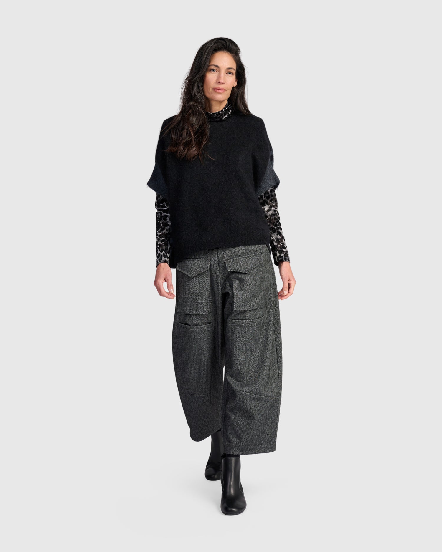 alembika-shrouded-sweater-damen-pullover-black-graphite image 8