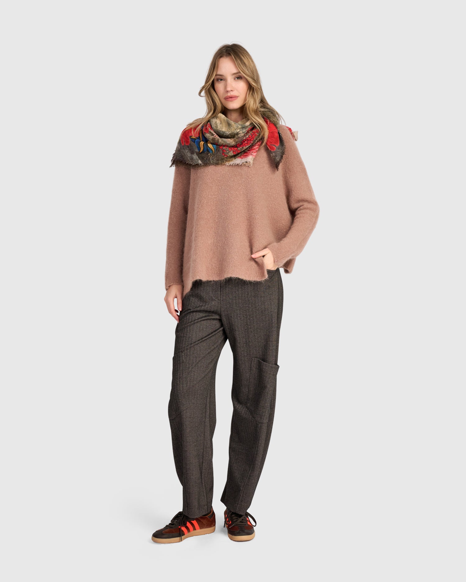 alembika-deckle-schal-74-beige-bloom-floral image 5