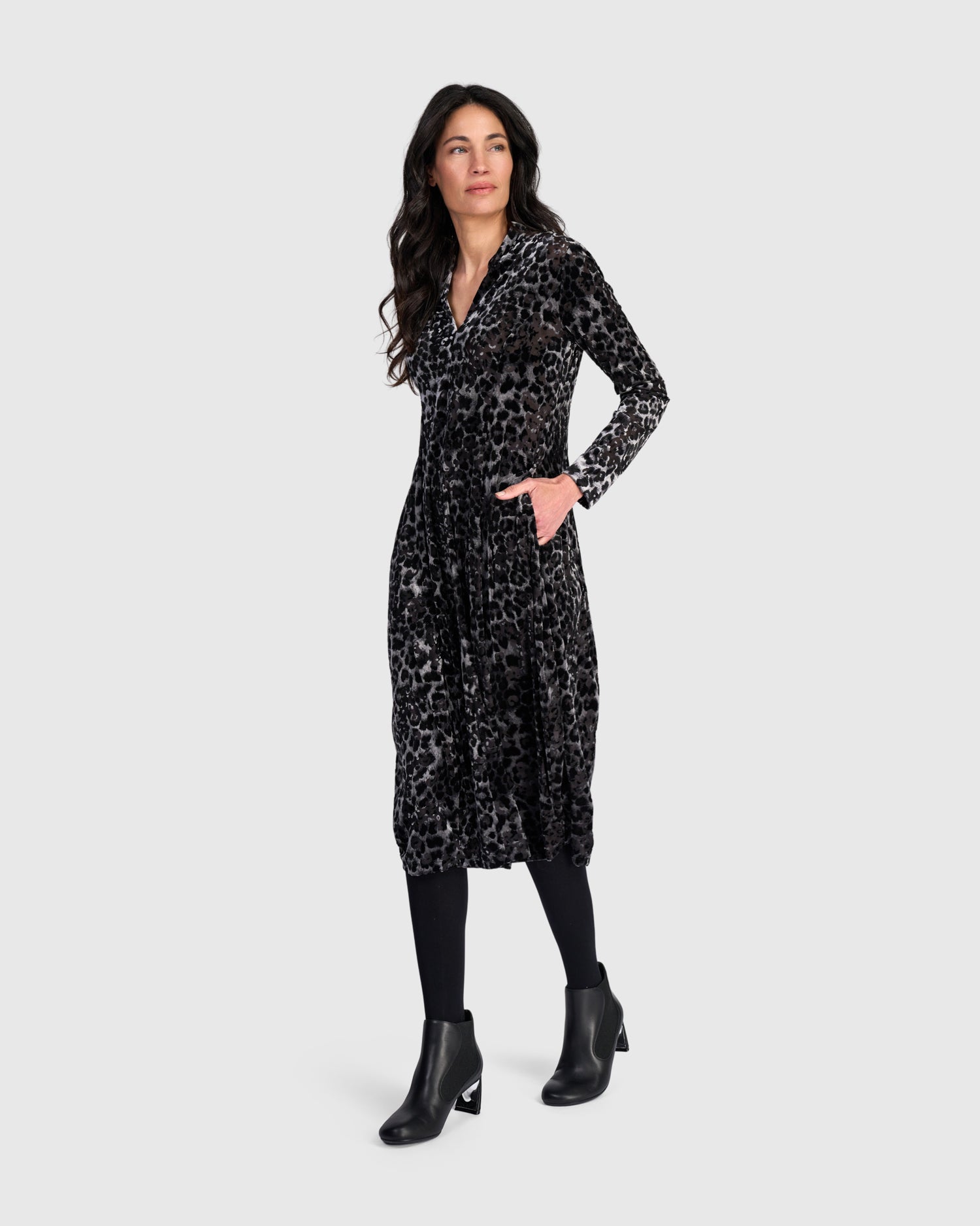 alembika-luminary-cocoon-kleid-pewter-leopard image 6