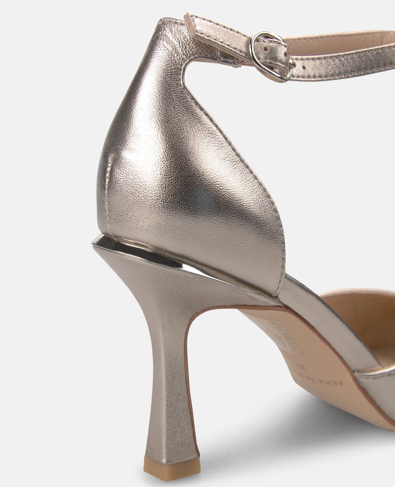 alma-en-pena-special-heel-pumps-metallic-pumps-9-cm-in-bronze image 4