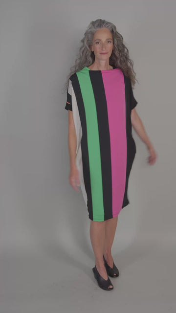 alembika-vibe-cocoon-kleid-rainbow-streifen-schwarz image 4