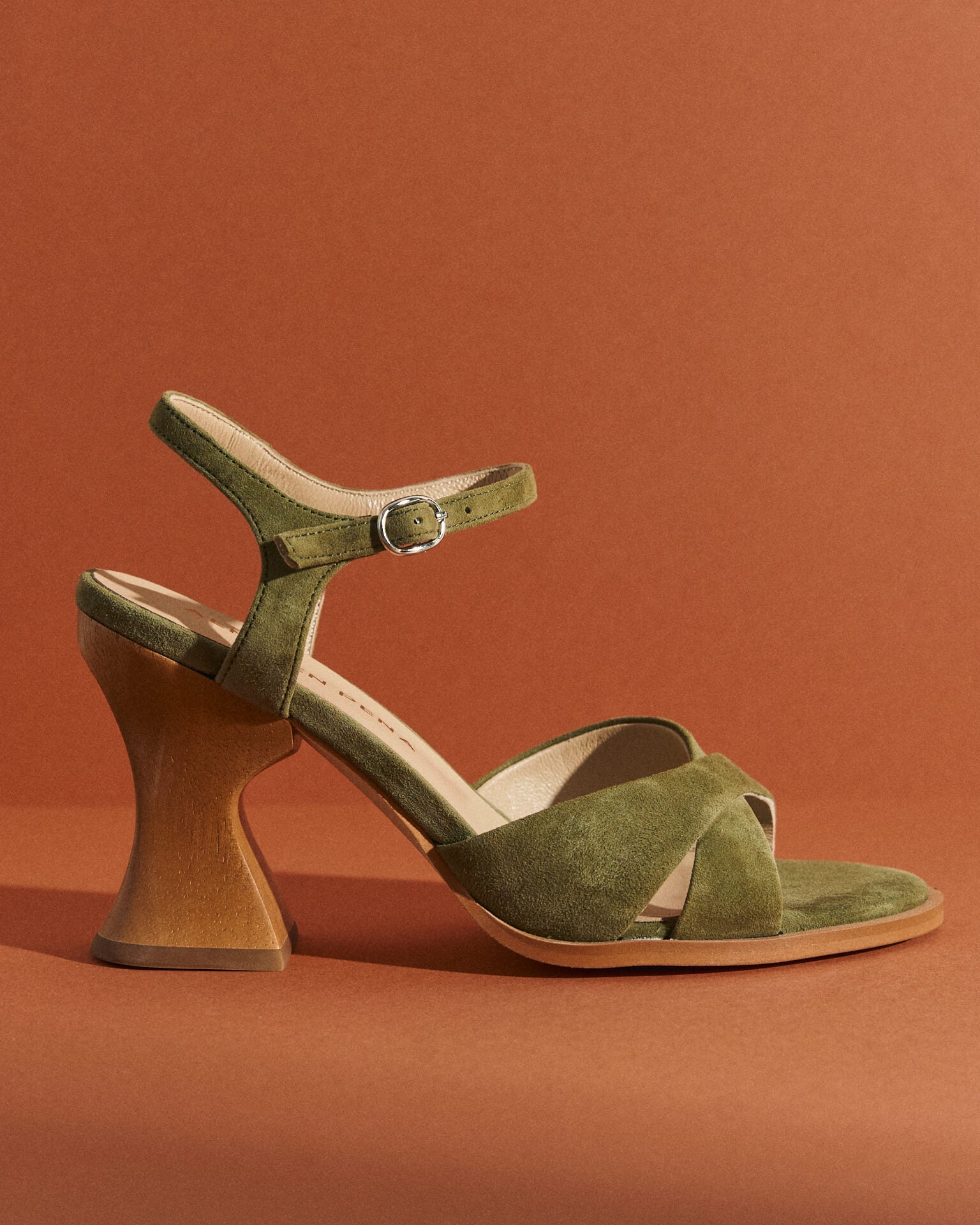 alma-en-pena-wooden-heel-sandal-riemchen-sandalette-in-khaki-10-cm image 1