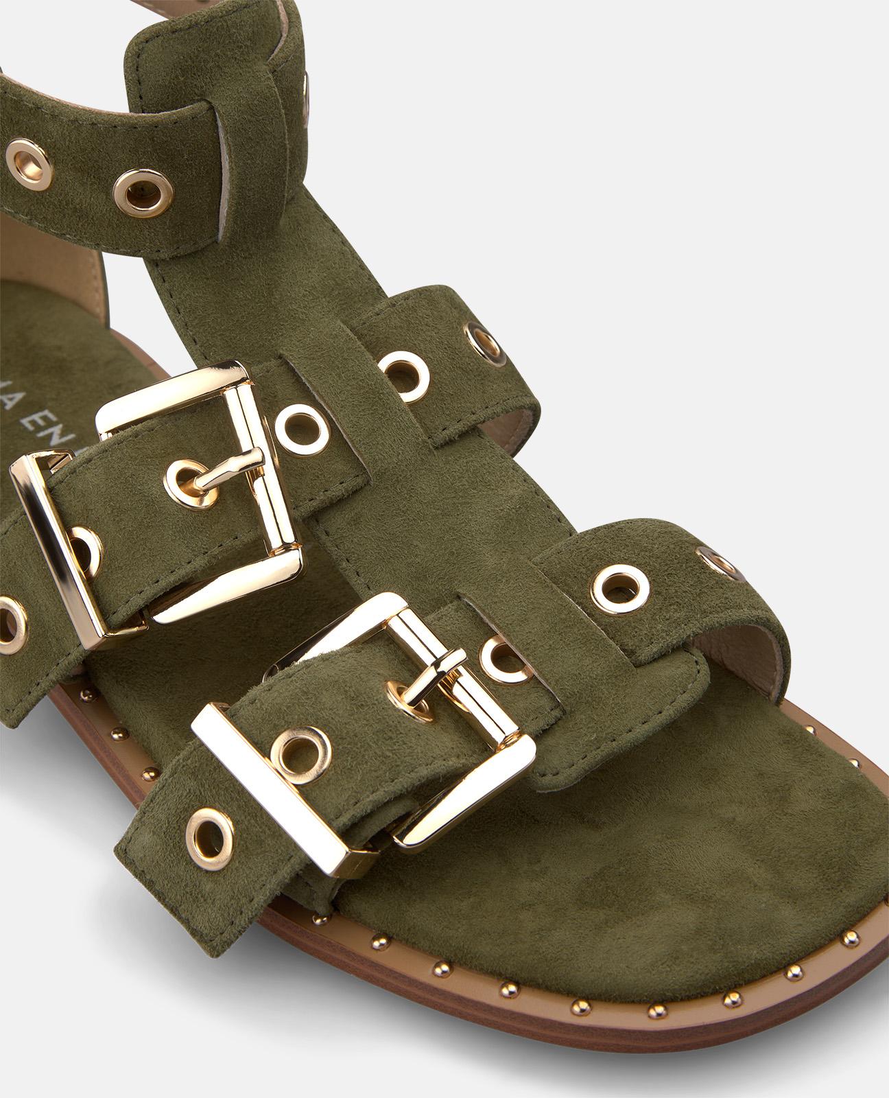 alma-en-pena-flache-sandale-mit-breiter-schnalle-t-riemen-in-khaki image 4