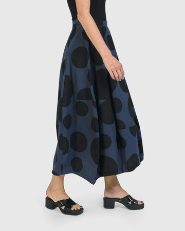 alembika-urban-astrid-balloon-skirt-navy-midi-rock image 7