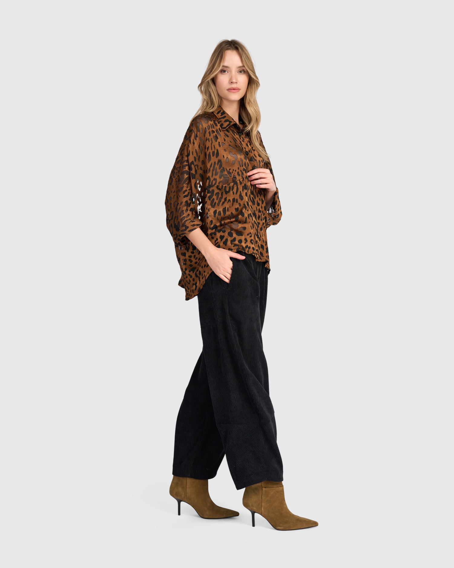 alembika-bodhi-draped-bluse-cognac-leopard image 4