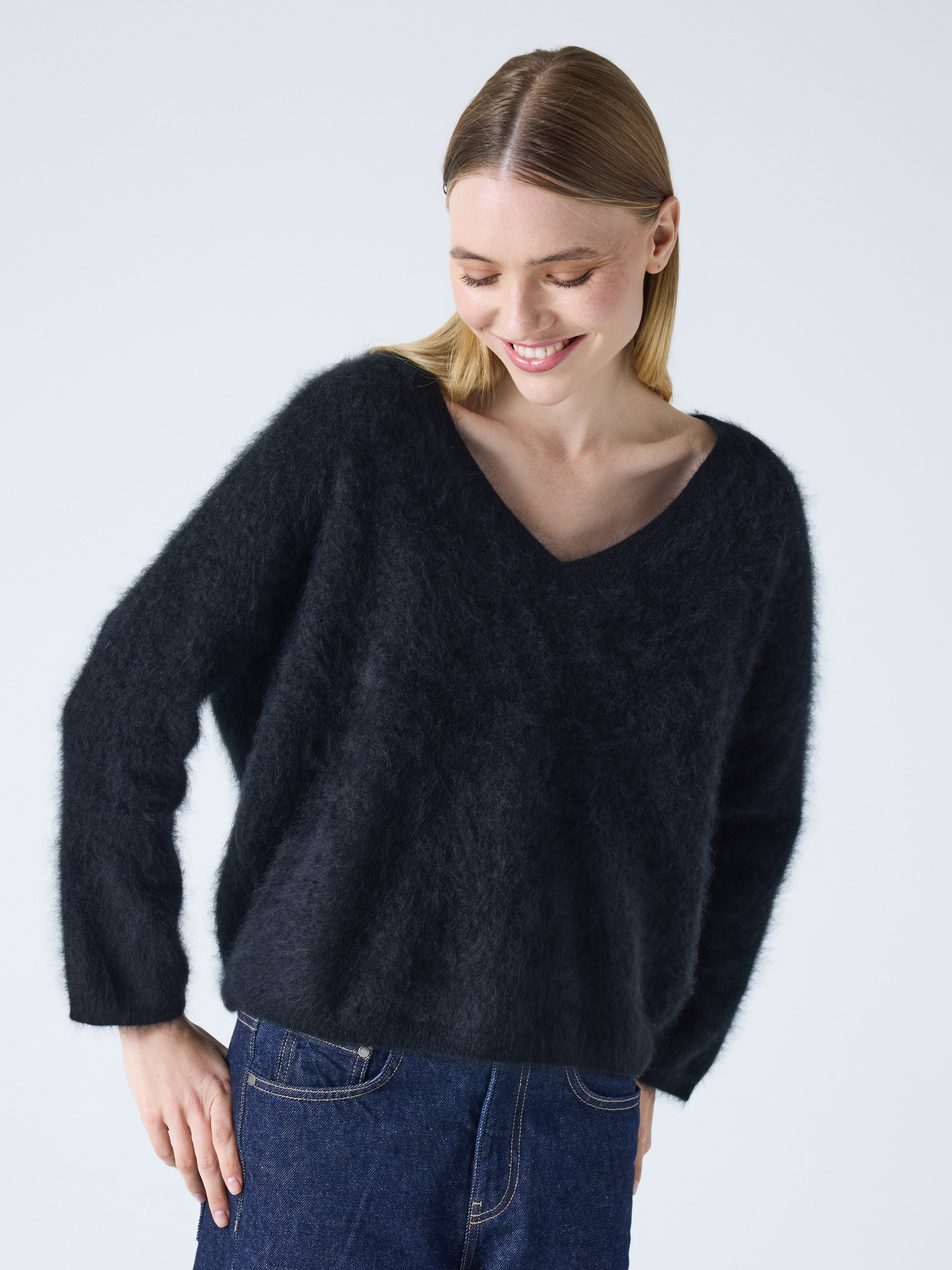 absolut-soeli-damen-kaschmirpullover-v-ausschnitt-oversize-schwarz image 1