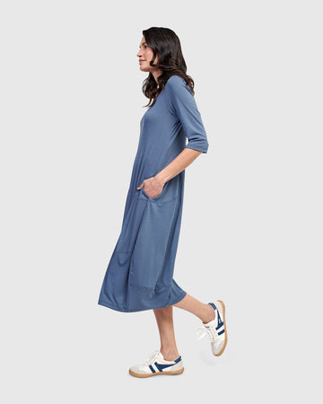 alembika-essential-crew-cocoon-kleid-blue-mist image 5