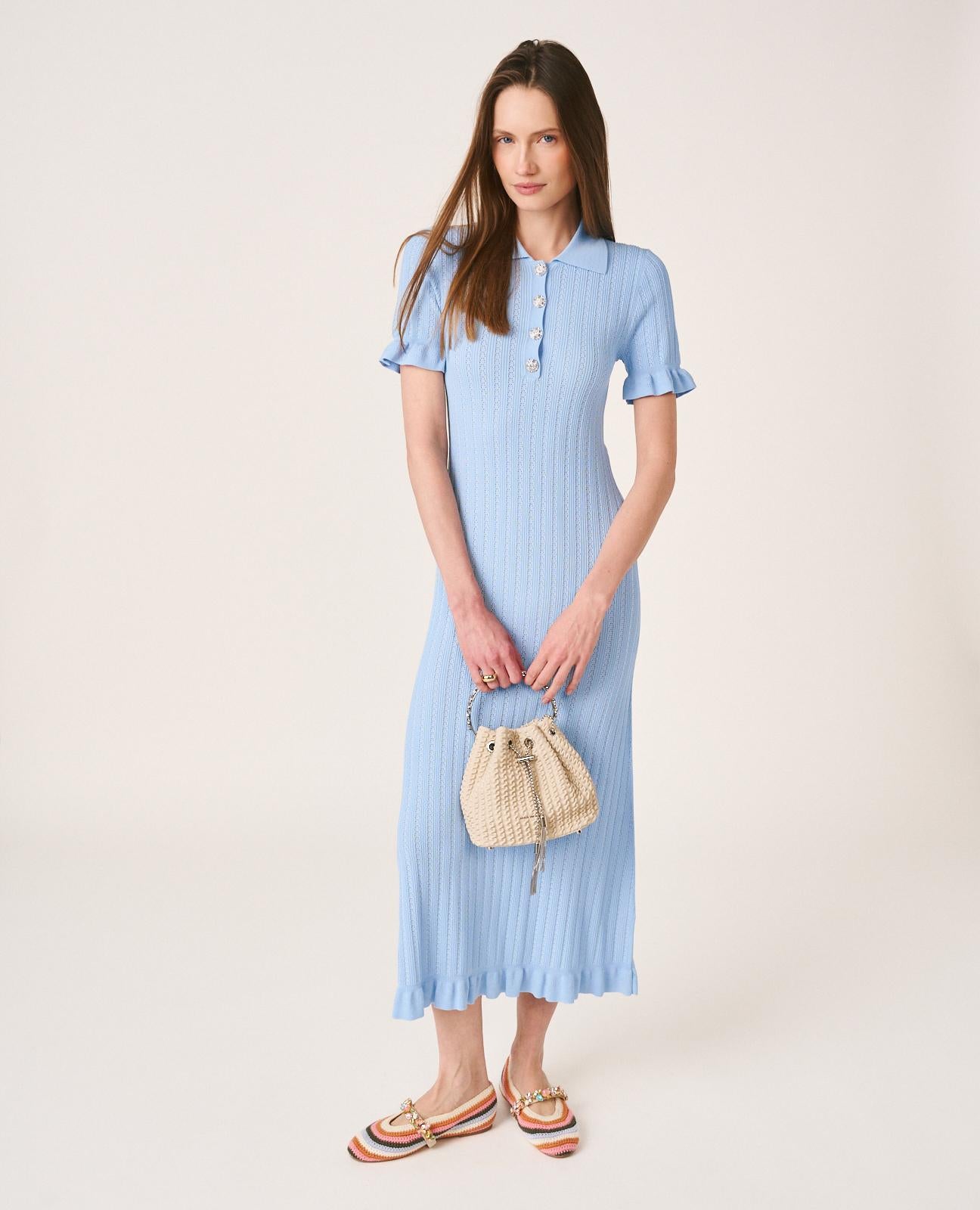 alma-en-pena-midi-strickkleid-blaues-r-schenkleid-mit-kn-pfen image 4
