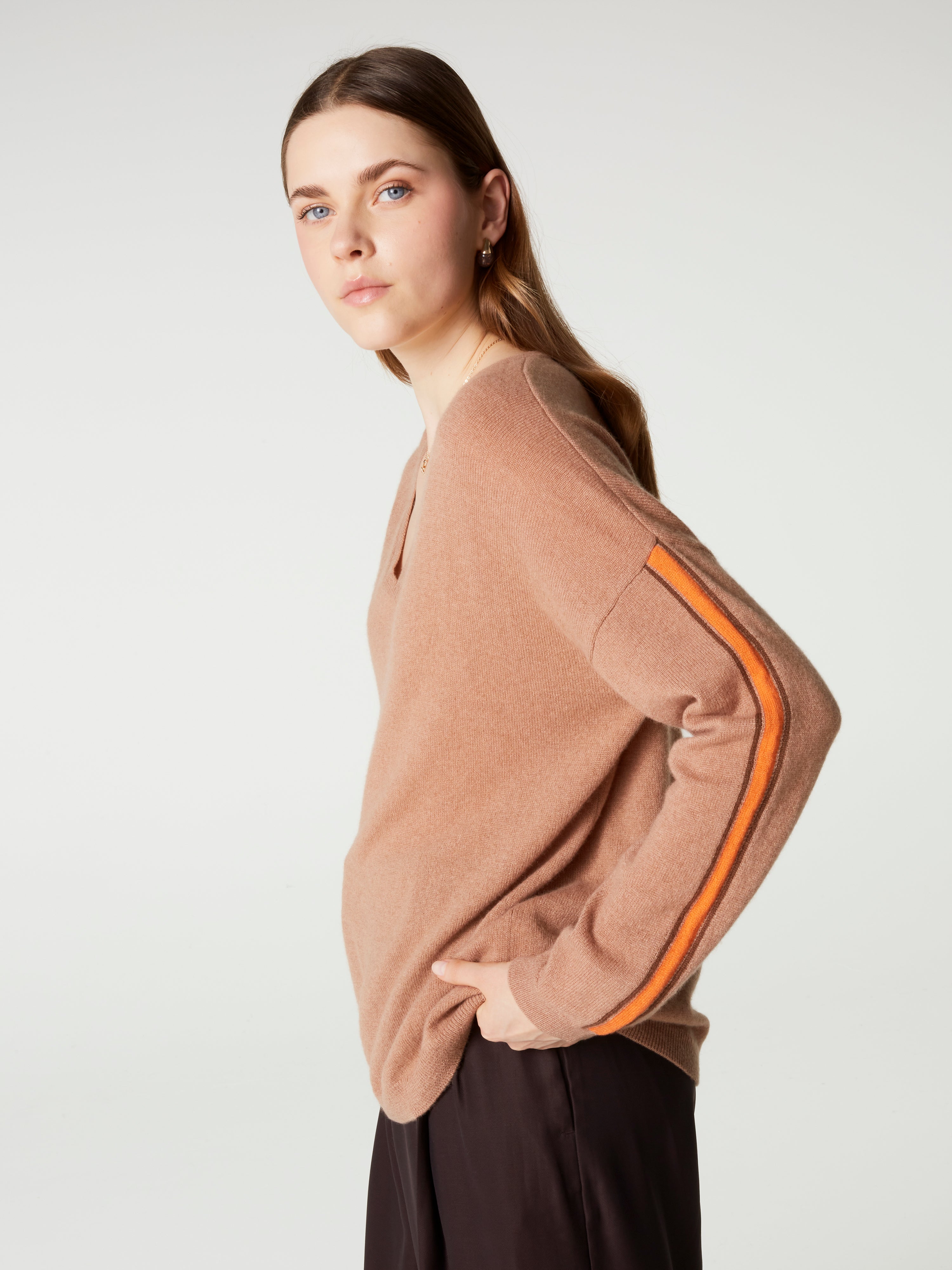 absolut-alexia-damen-kaschmirpullover-v-ausschnitt-braun-gestreift image 3