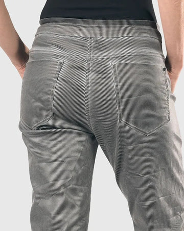 alembika-iconic-stretch-jeans-pinstripe-schwarz image 4