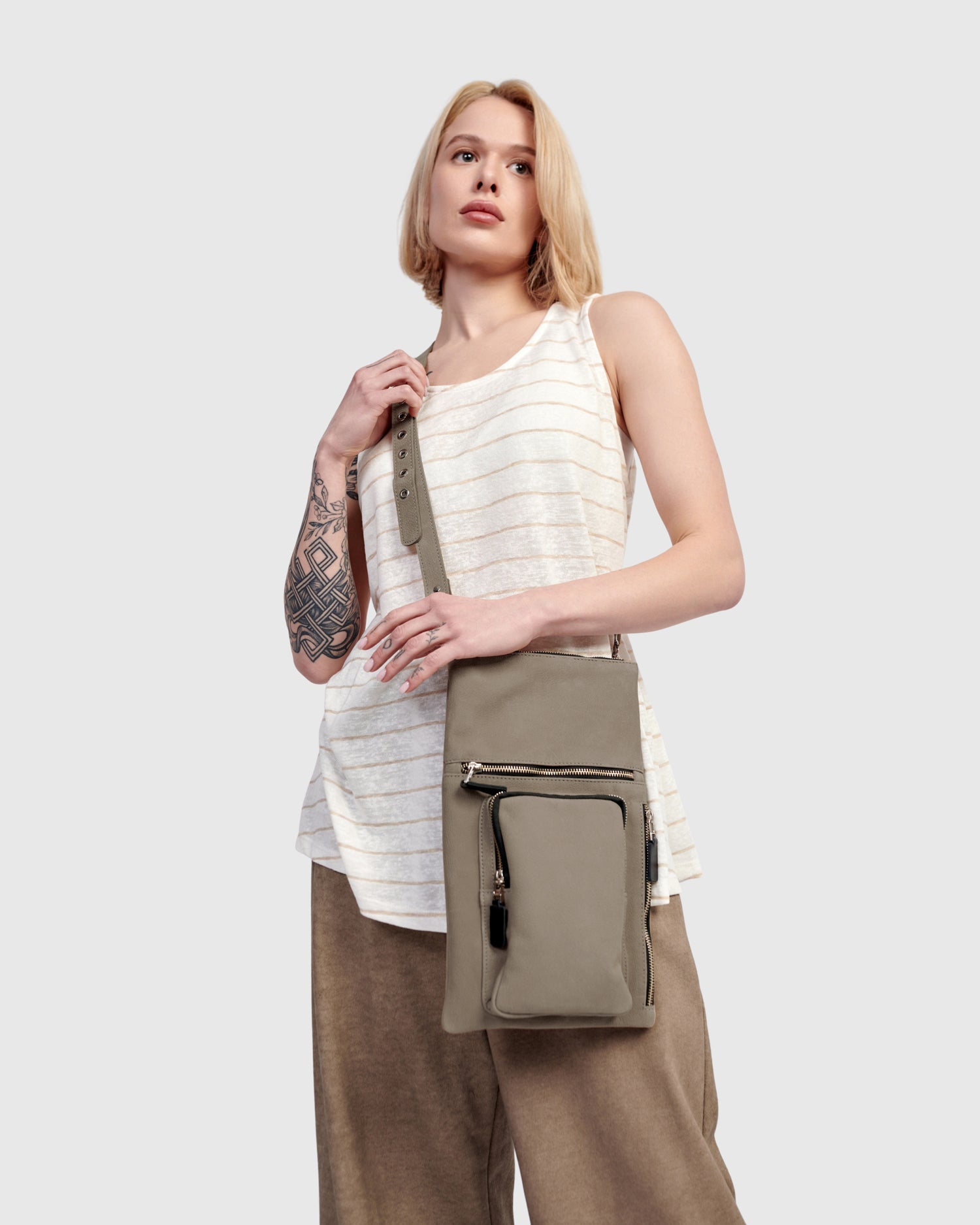 alembika-flat-stash-pouch-tasche-damen-leder-grau image 6