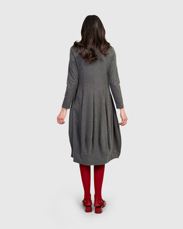 alembika-essential-turtleneck-kleid-grau-cocoon-jerseykleid image 6