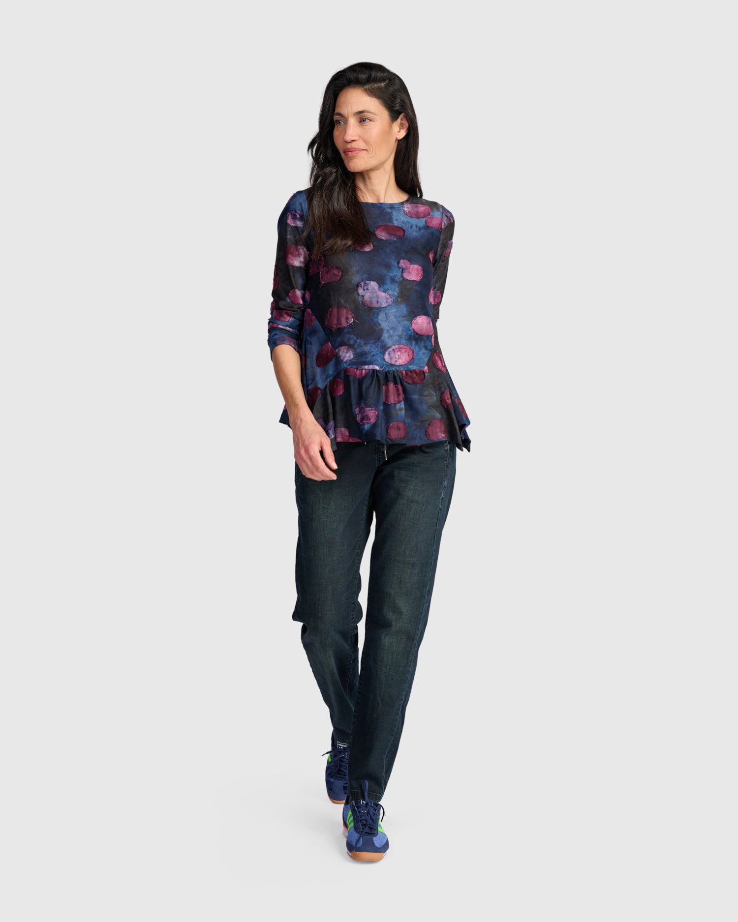 alembika-addison-flouncy-tee-damen-midnight-wine-langarm image 2