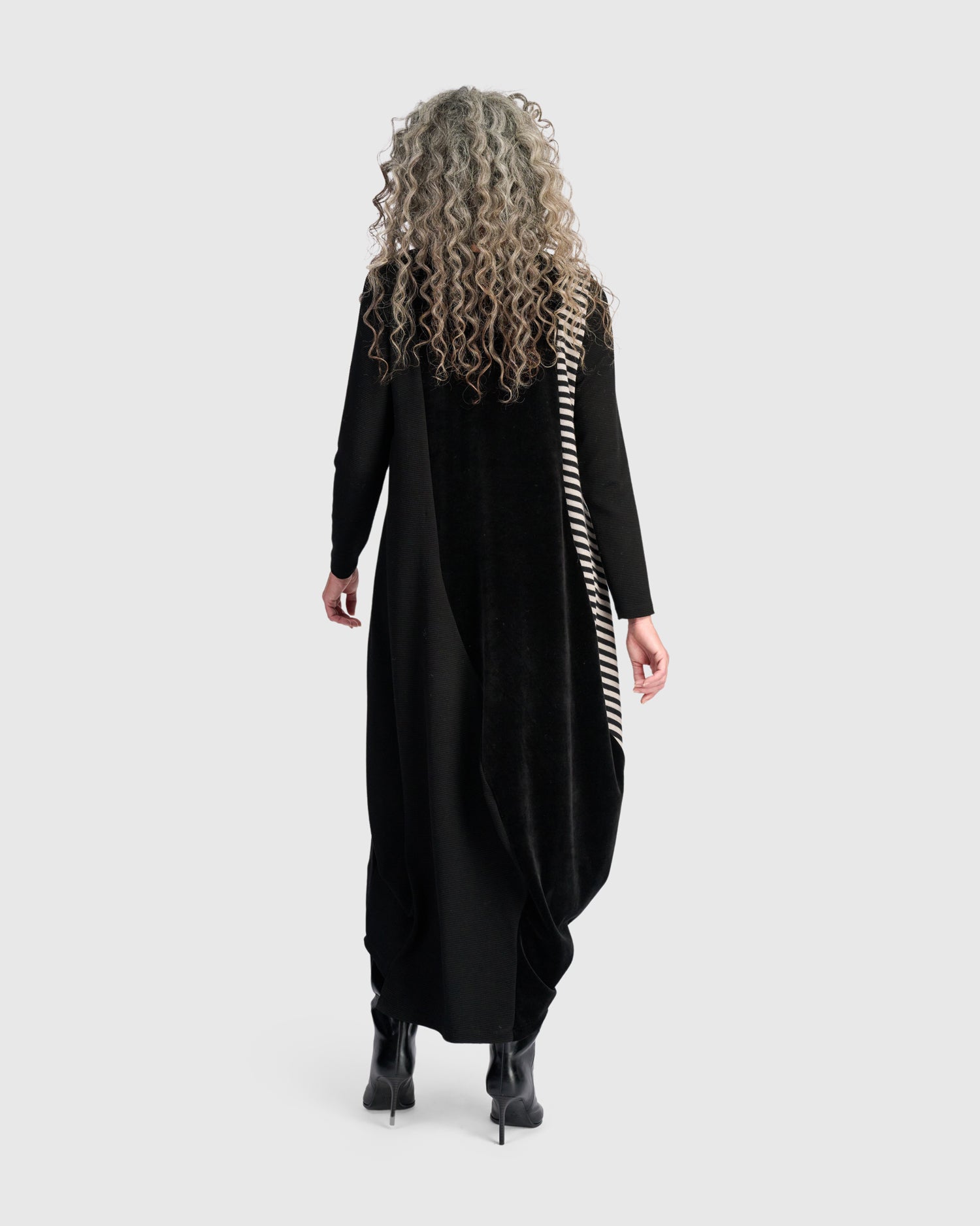 alembika-urban-ronn-draped-kleid-black-mix-ud-fw26 image 5