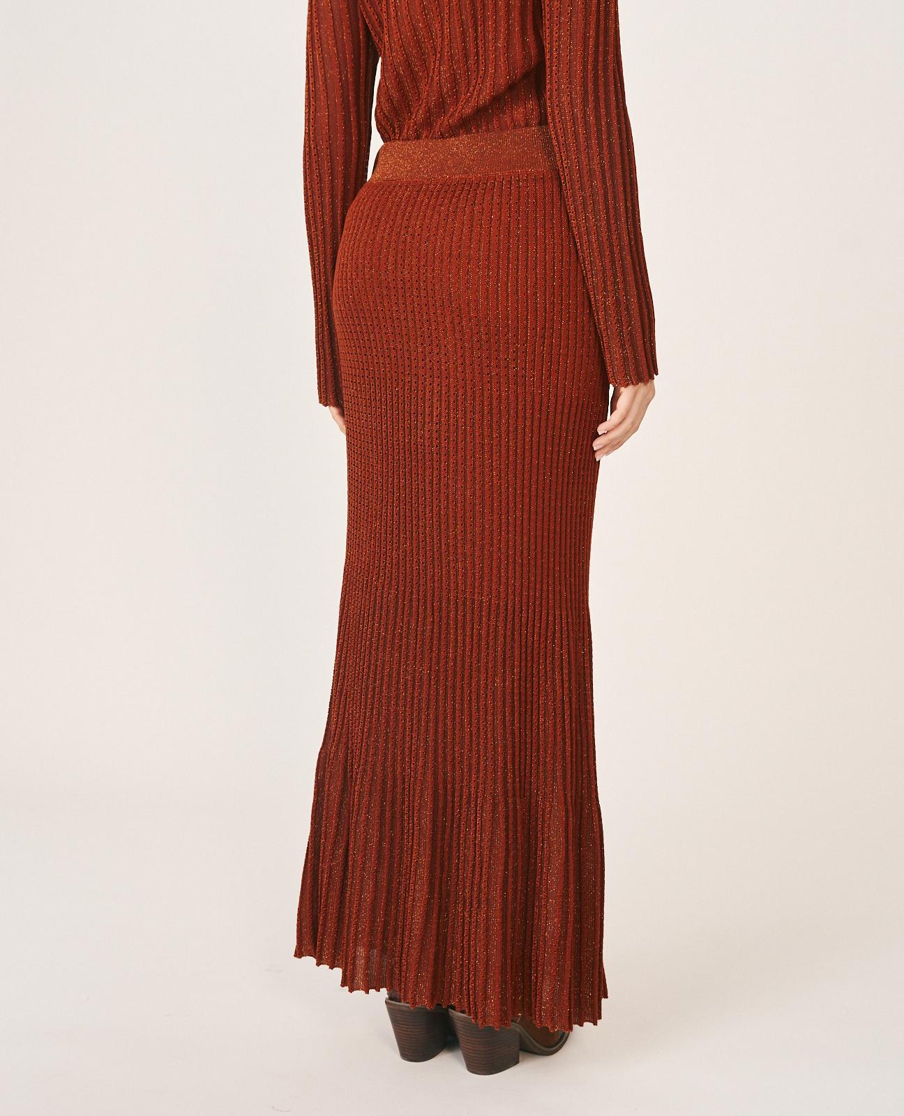 alma-en-pena-long-ribbed-skirt-braun-rippstrick-mit-glanz image 7