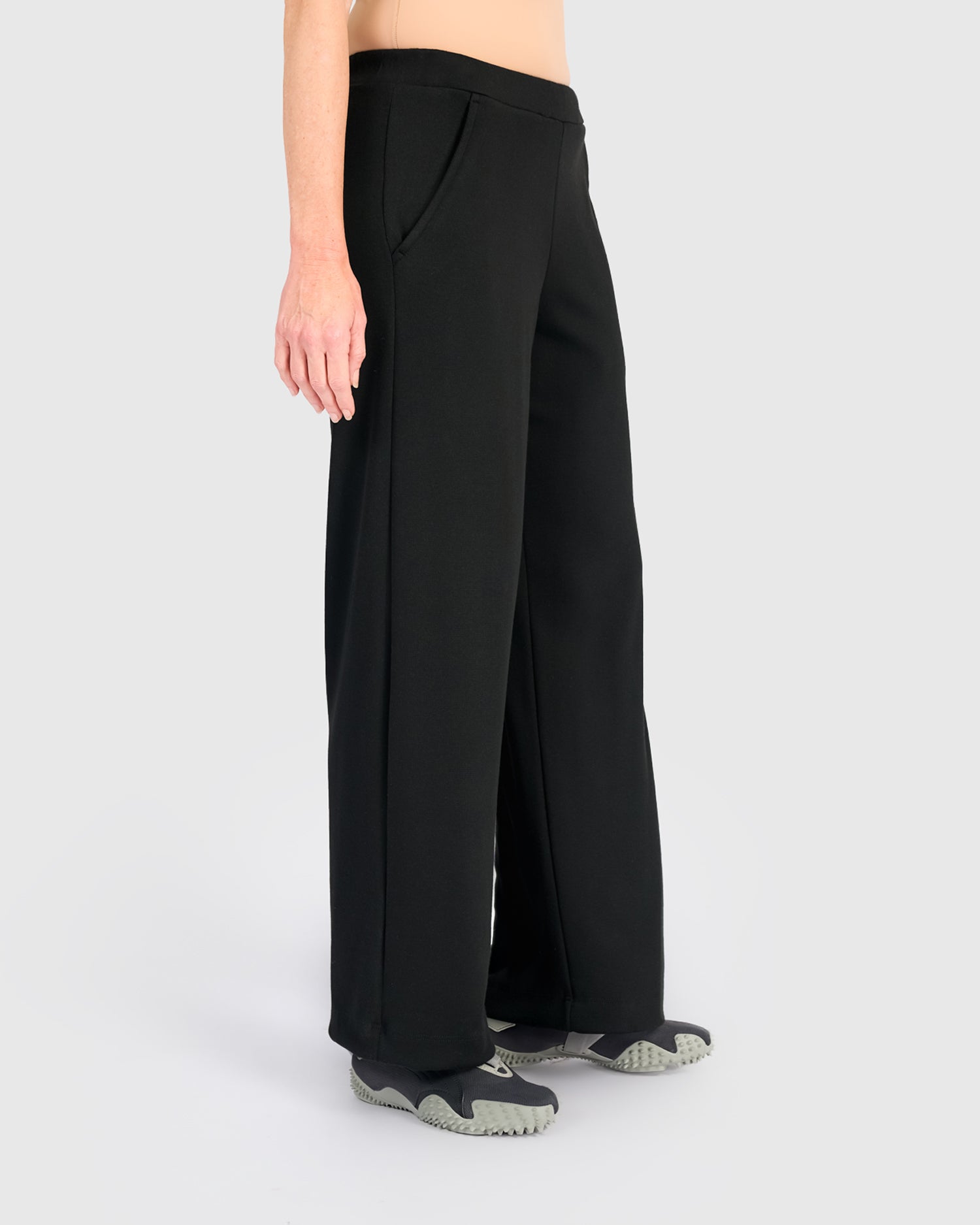 alembika-smoothing-straight-pant-schwarz-gerade-hose-full-length image 4