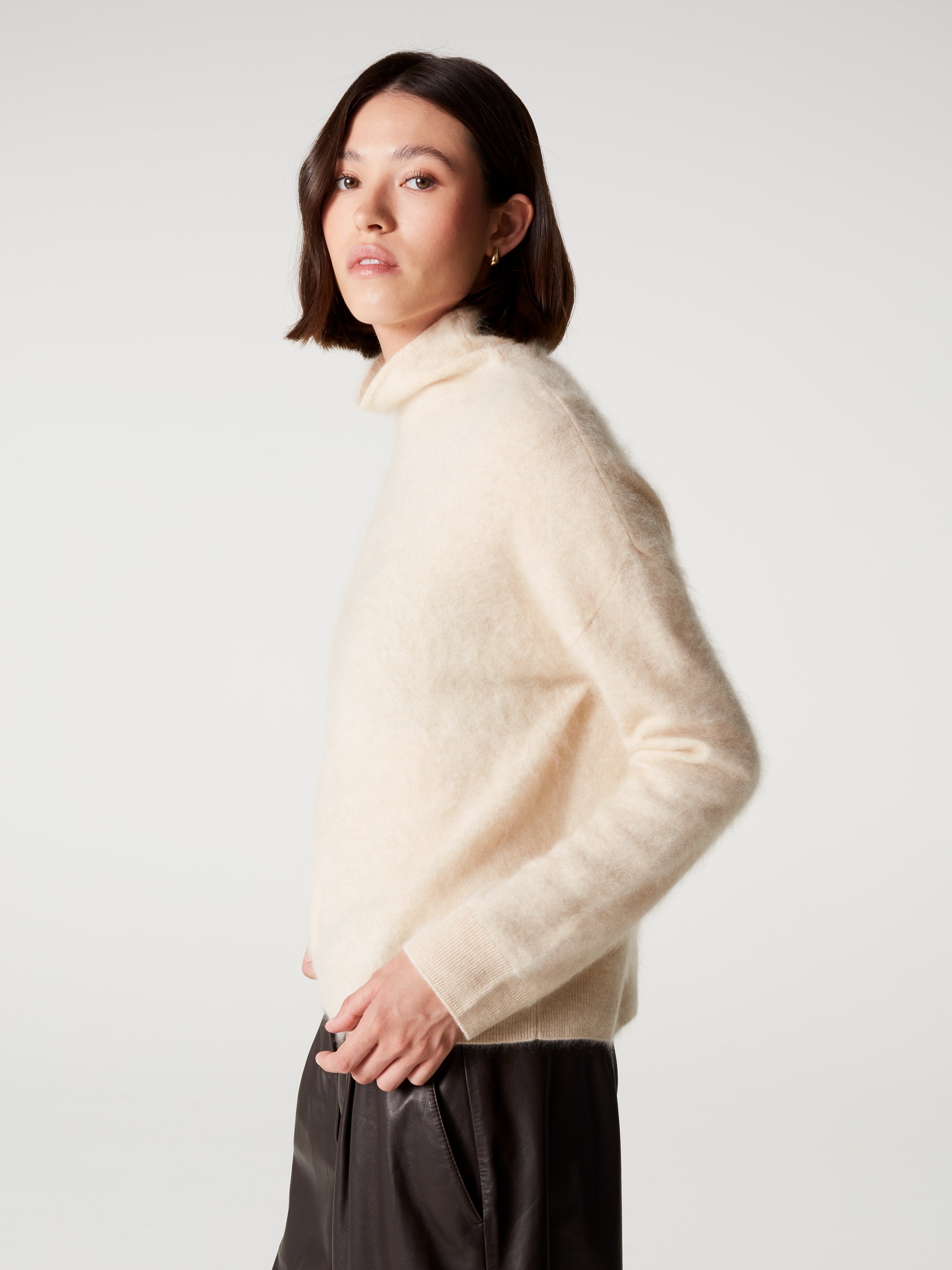 absolut-solange-damen-kaschmir-pullover-stehkragen-beige image 5