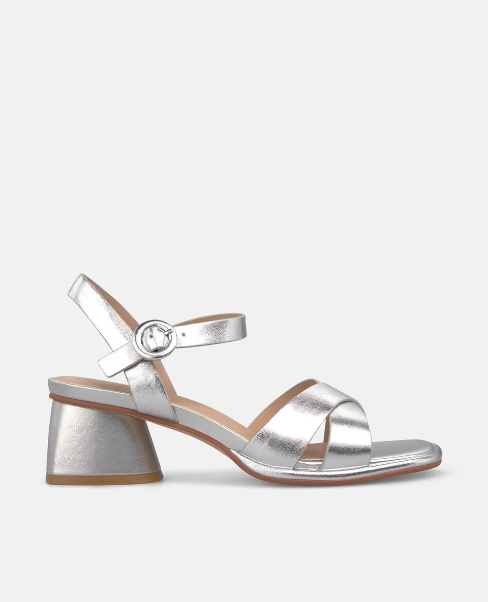 alma-en-pena-leather-toe-strap-heeled-sandals-riemchen-sandale-metallic-silber-4 image 1