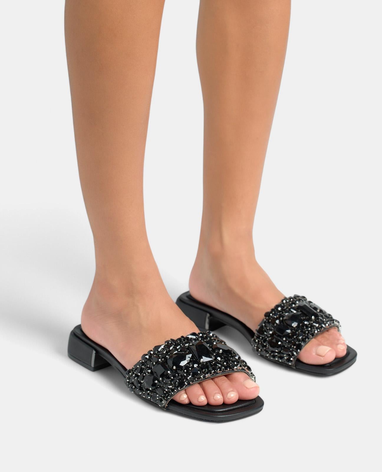 alma-en-pena-54108-flache-sandale-mit-strass-schwarz-eckige-zehe-3-5-cm-absatz image 4