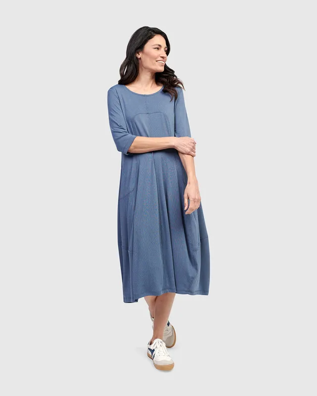 alembika-essential-crew-cocoon-kleid-blue-mist image 1