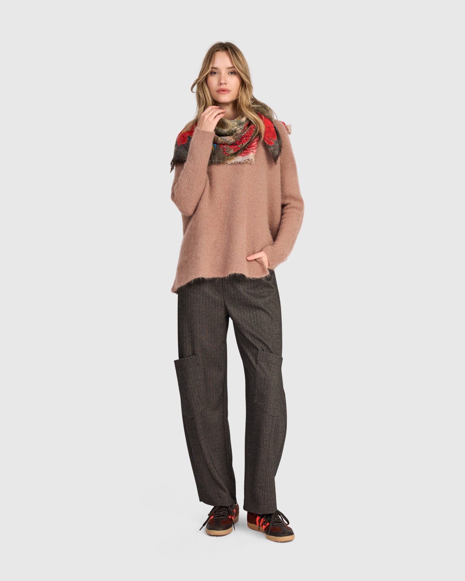 alembika-studio-pocket-herringbone-hose-taupe image 7