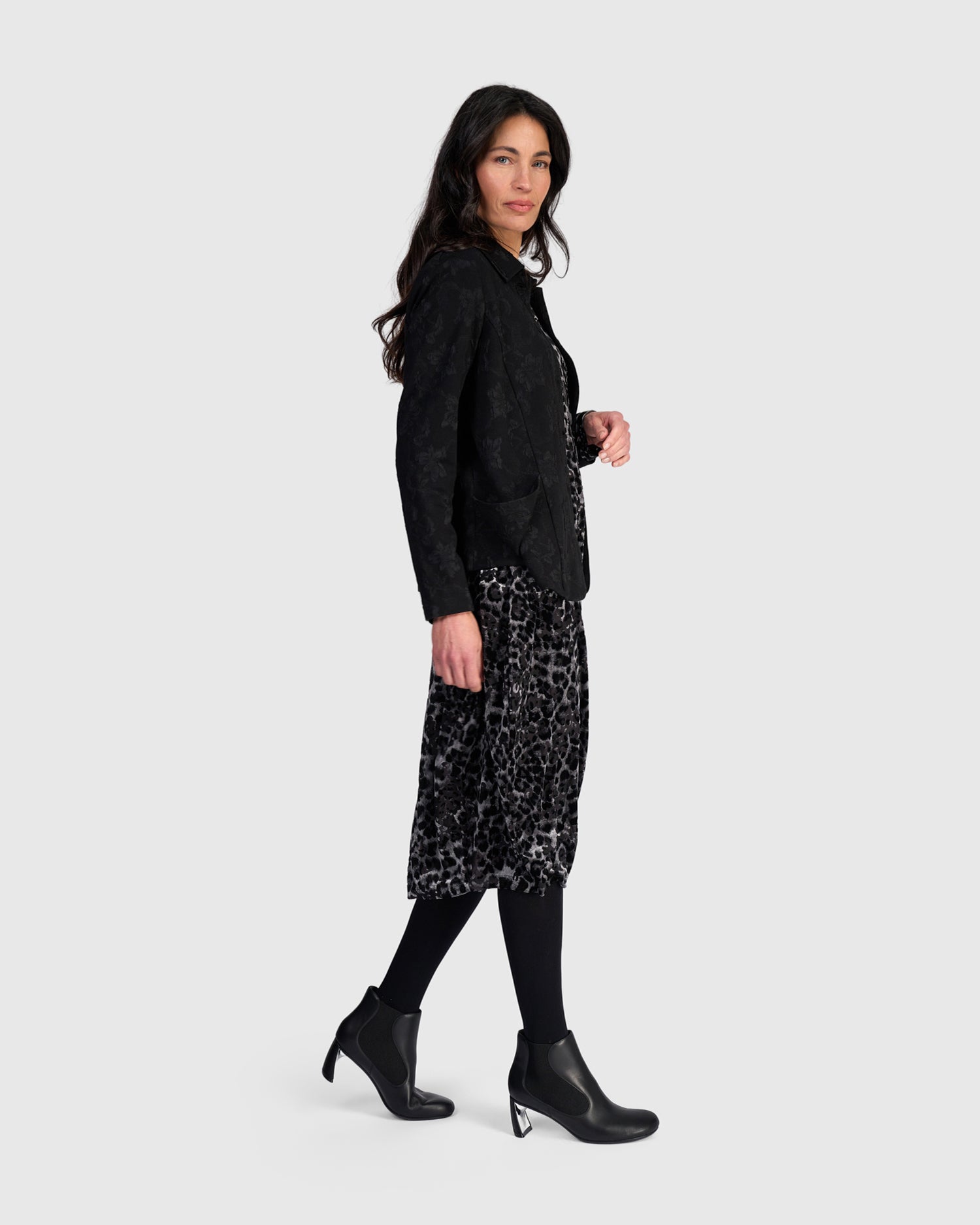 alembika-seraphine-blazer-black-flora-stretch-blazer image 4