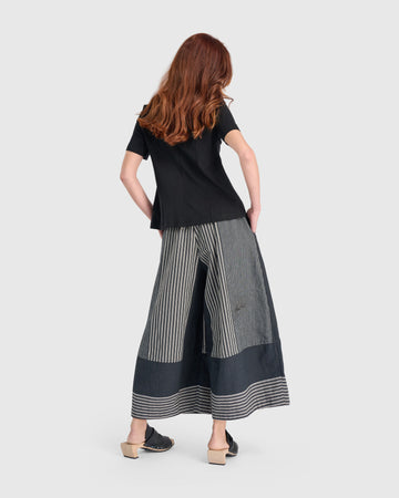 alembika-essential-shaped-tee-damen-schwarz-kurzarm image 5