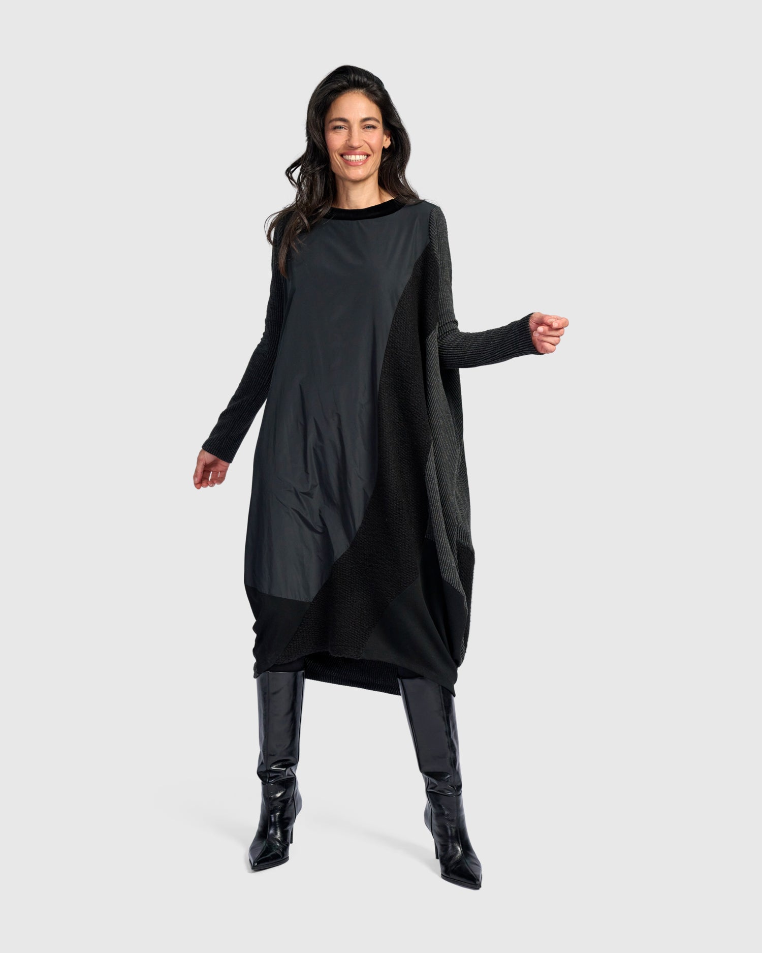 alembika-urban-slope-oversized-kleid-schwarz-midi image 1