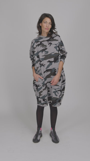 alembika-urban-dolman-kleid-grey-camo image 4