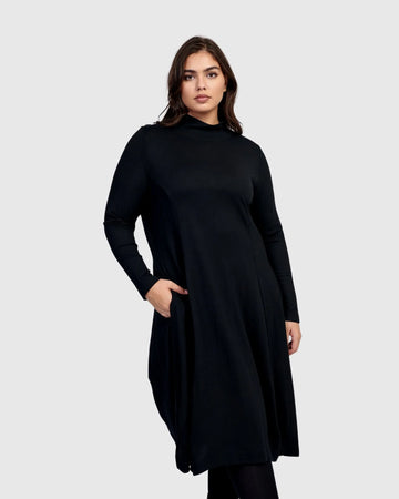 alembika-essential-turtleneck-cocoon-dress-black-midikleid image 7