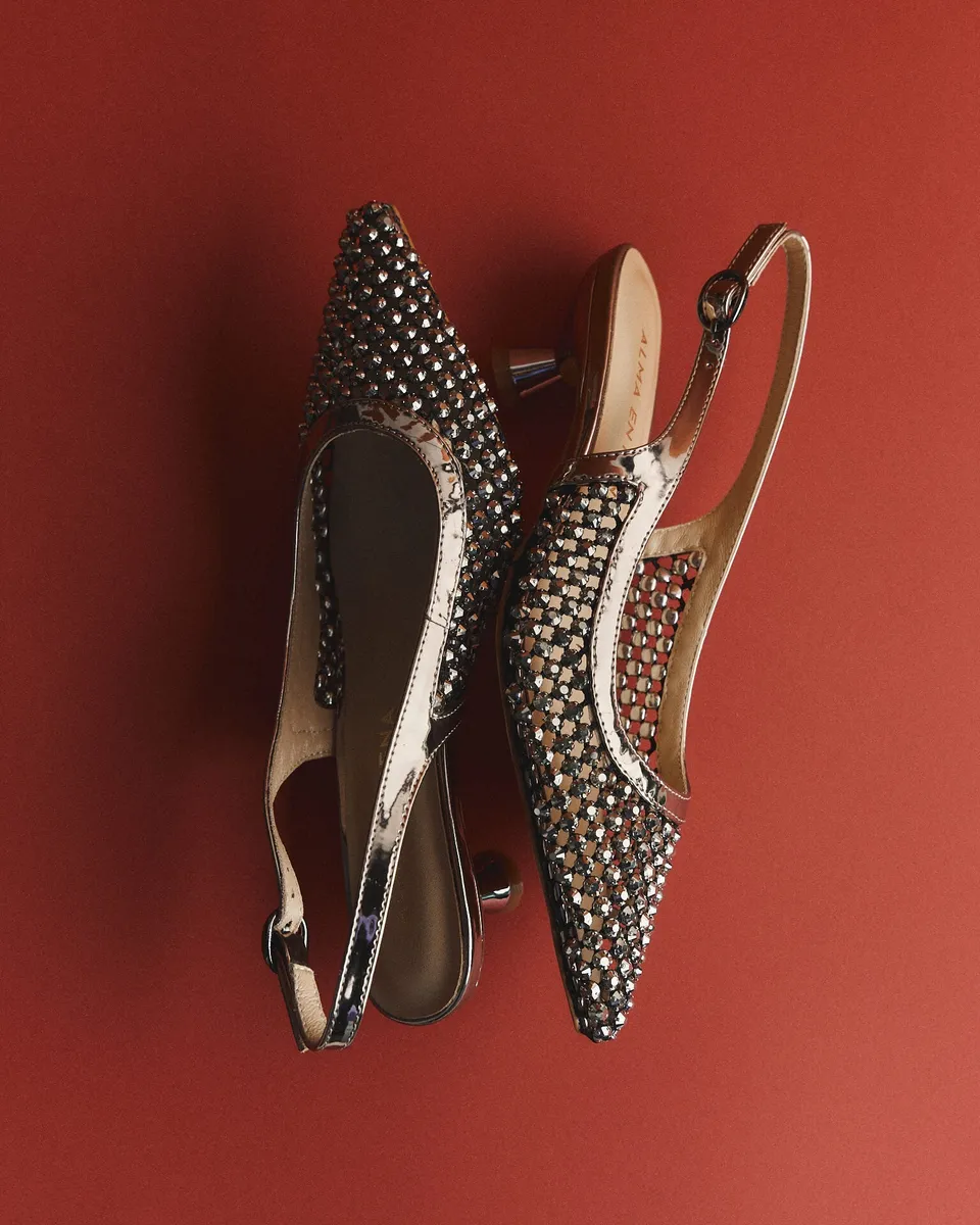 alma-en-pena-metallic-mesh-slingpumps-mit-strass-kitten-heel image 1