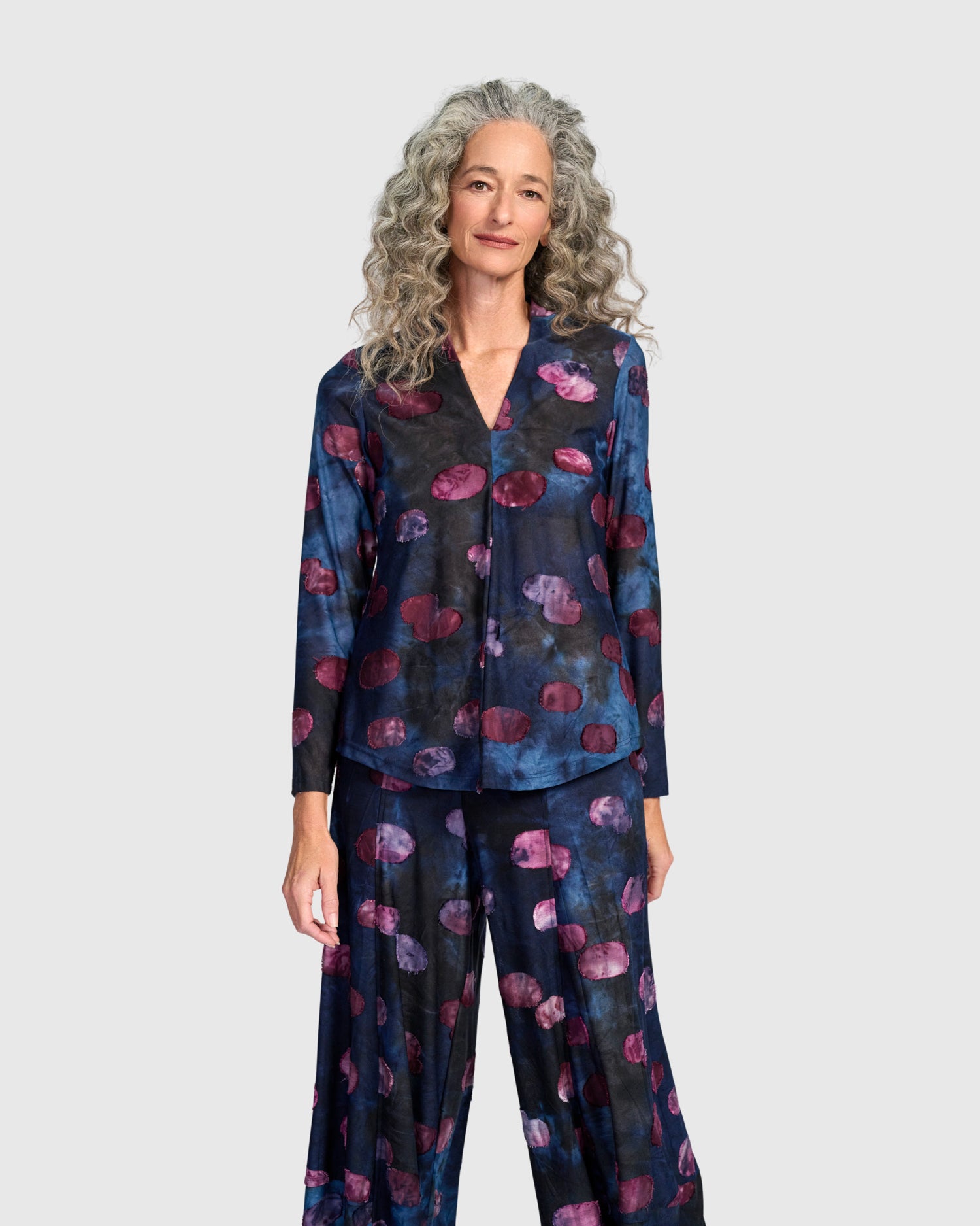 alembika-whirligig-v-neck-top-midnight-wine-langarm image 6