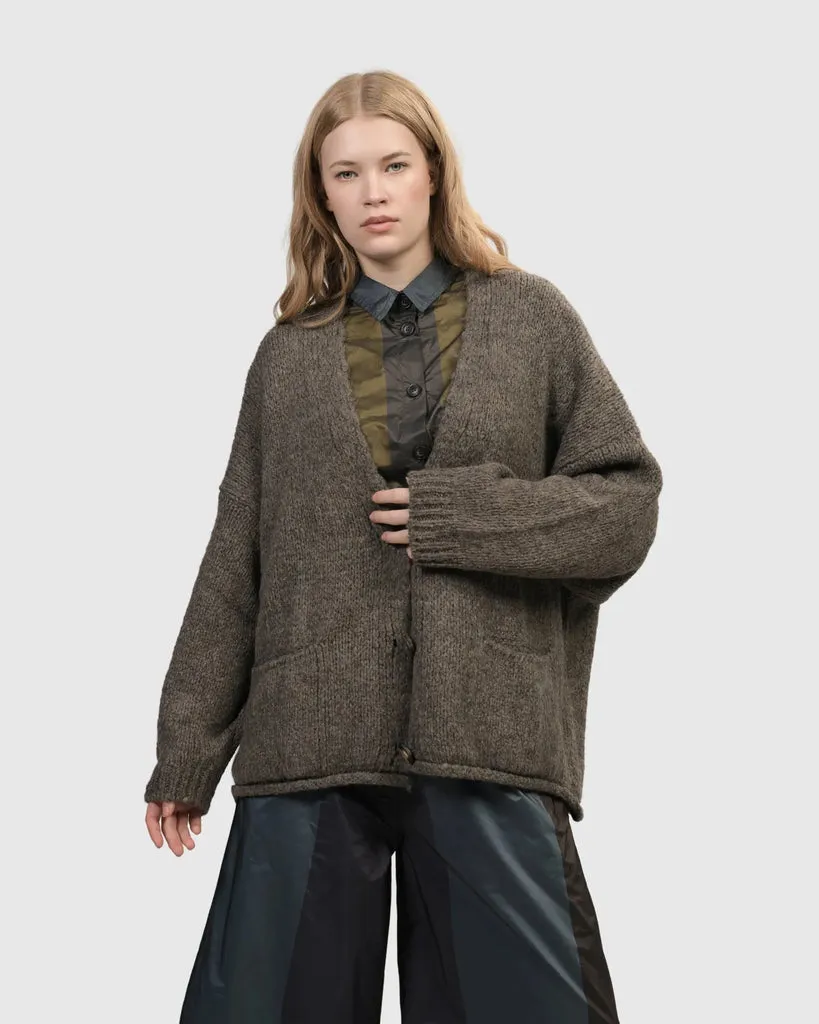 alembika-sylvia-crop-cardigan-taupe-aj228t image 1