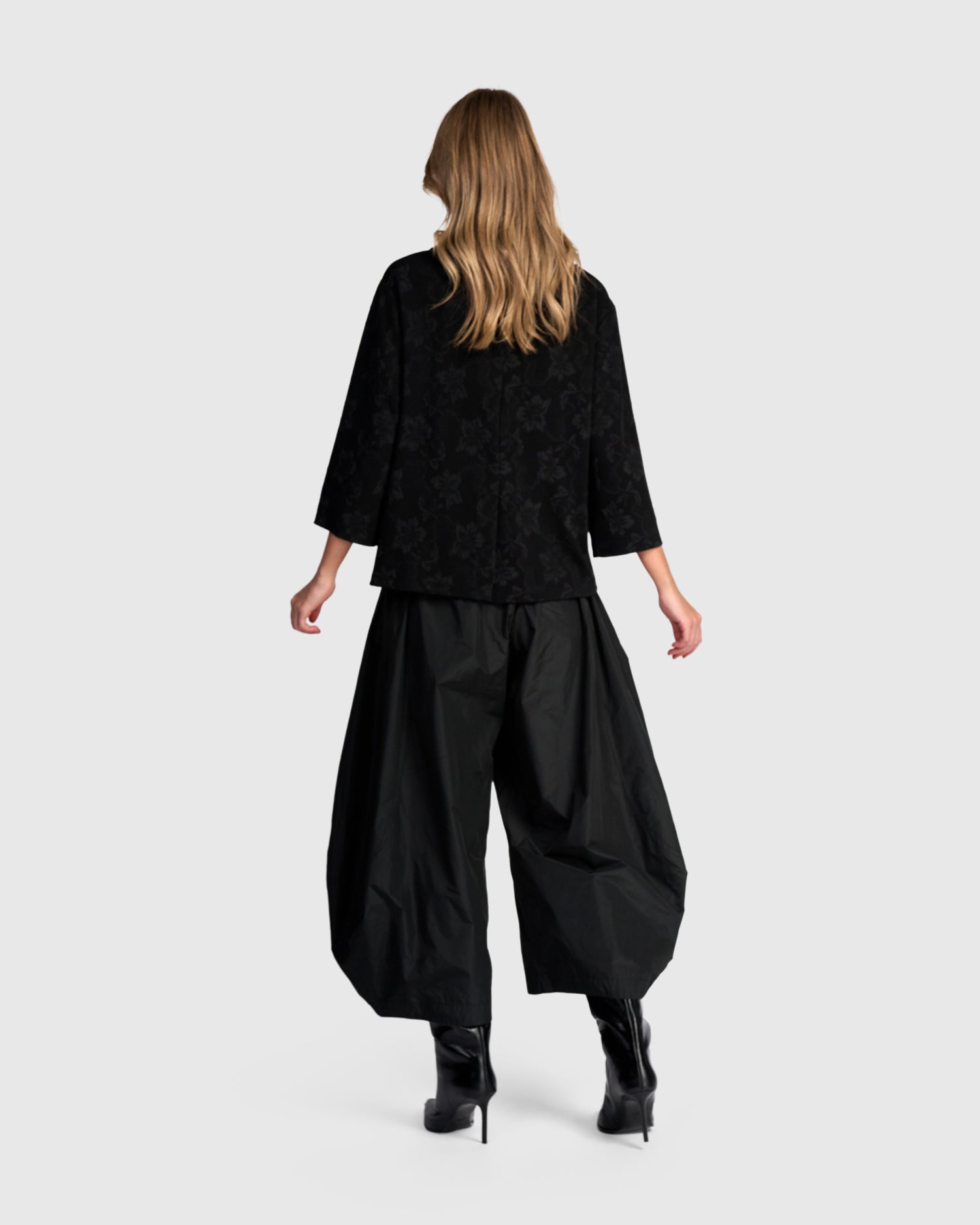 alembika-madrigal-top-damen-top-black-flora image 5