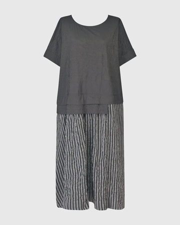 alembika-urban-pinstripe-crinkle-maxi-dress-silber-schwarz image 3