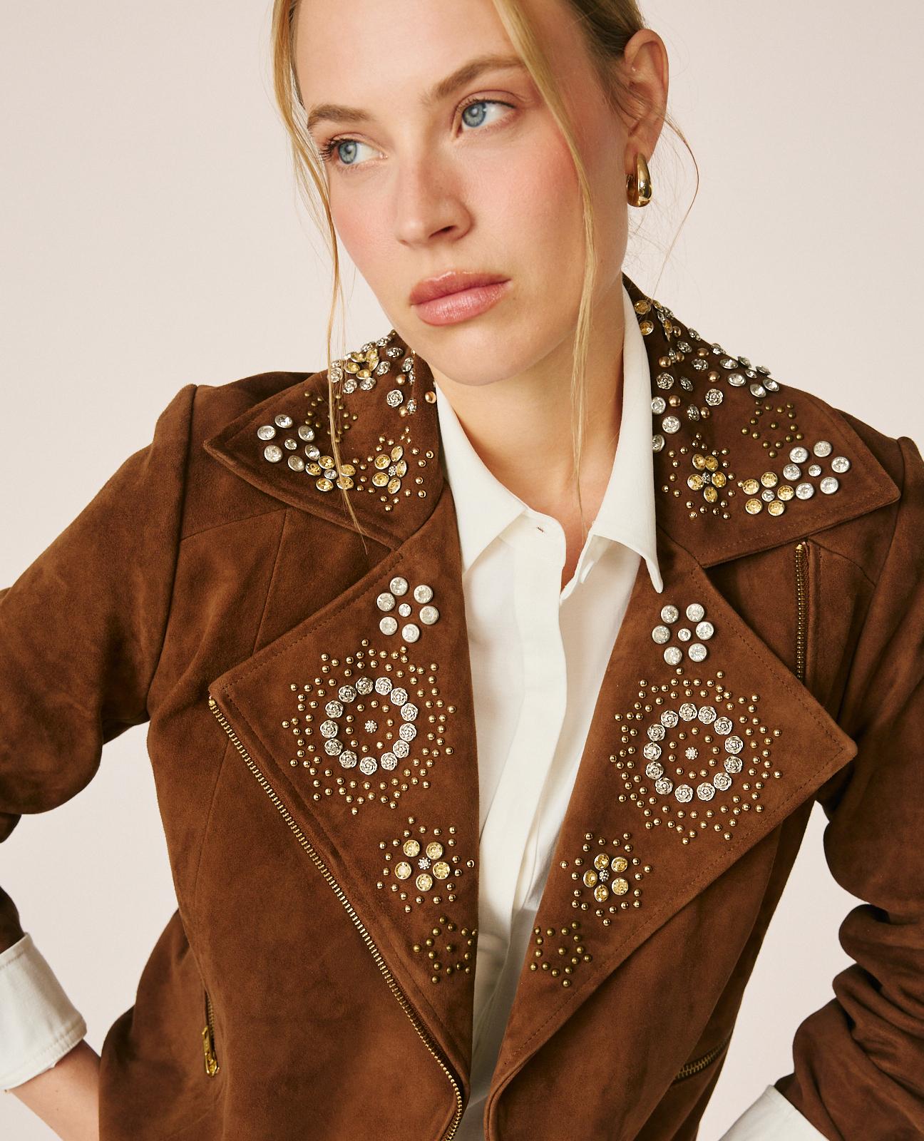 alma-en-pena-cross-over-wildlederjacke-braune-bikerjacke-mit-nieten image 4