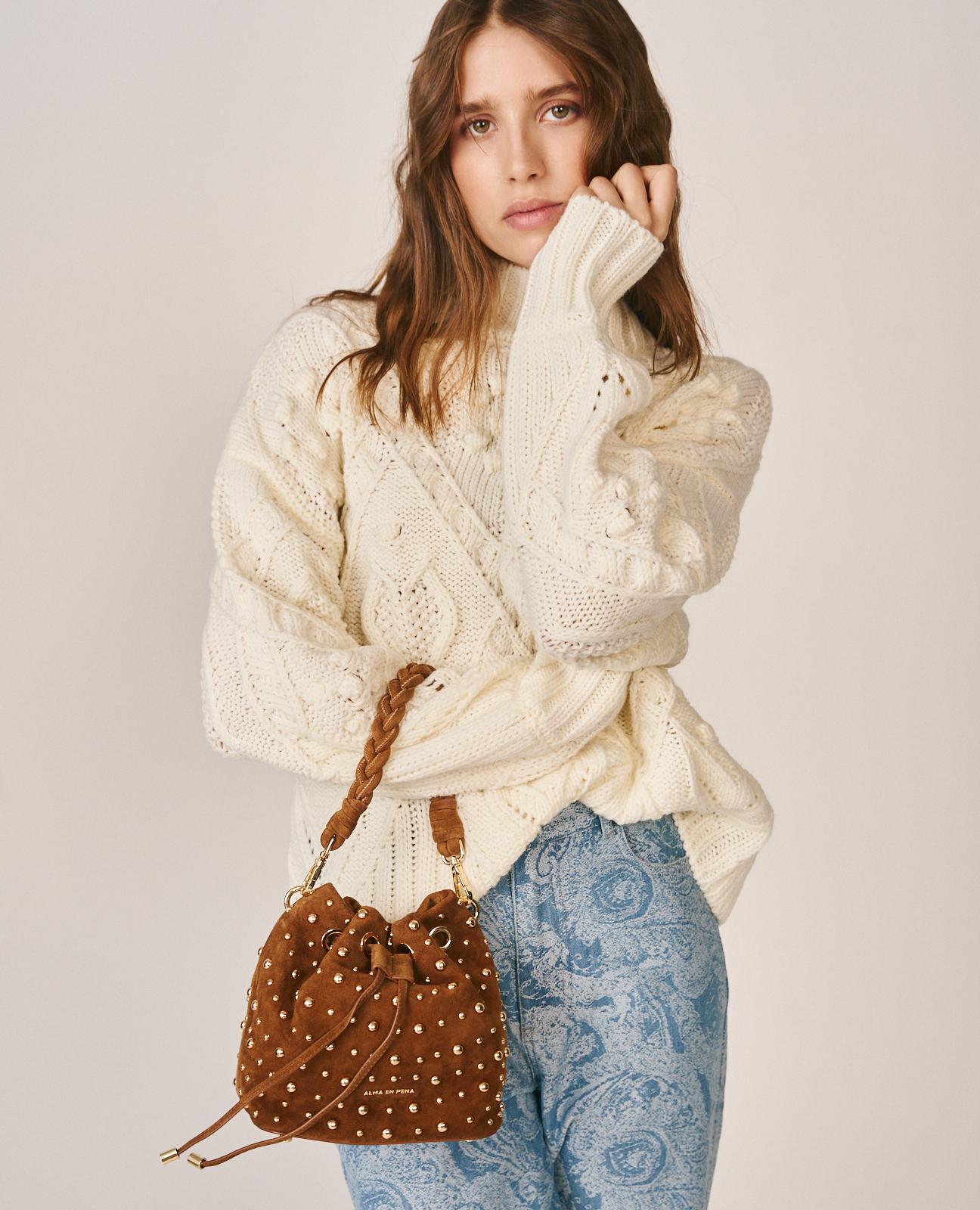 alma-en-pena-suede-candy-bag-mit-nieten-camel image 4