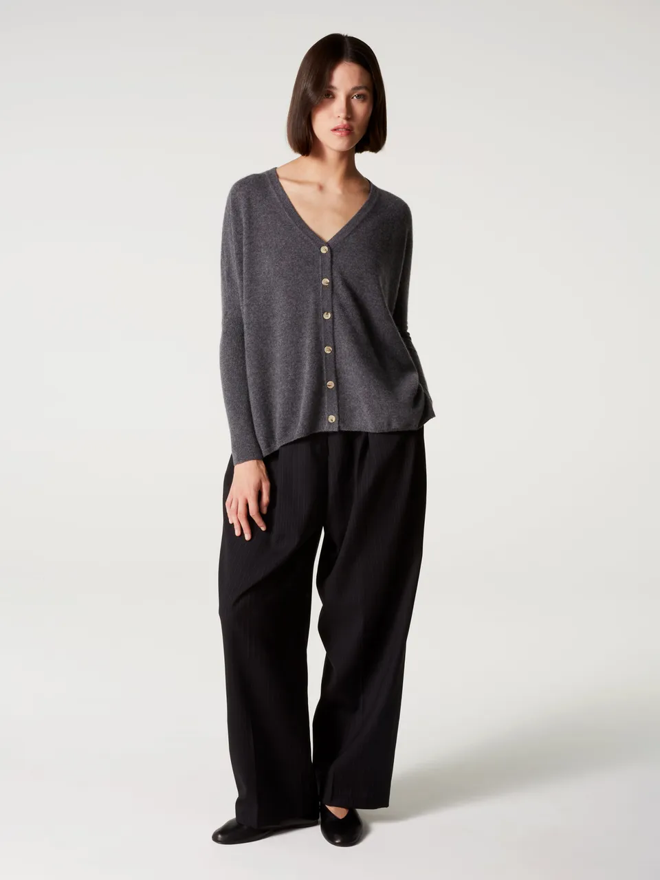 absolut-alison-cardigan-poncho-kaschmir-damen-grau-knopfleiste image 1