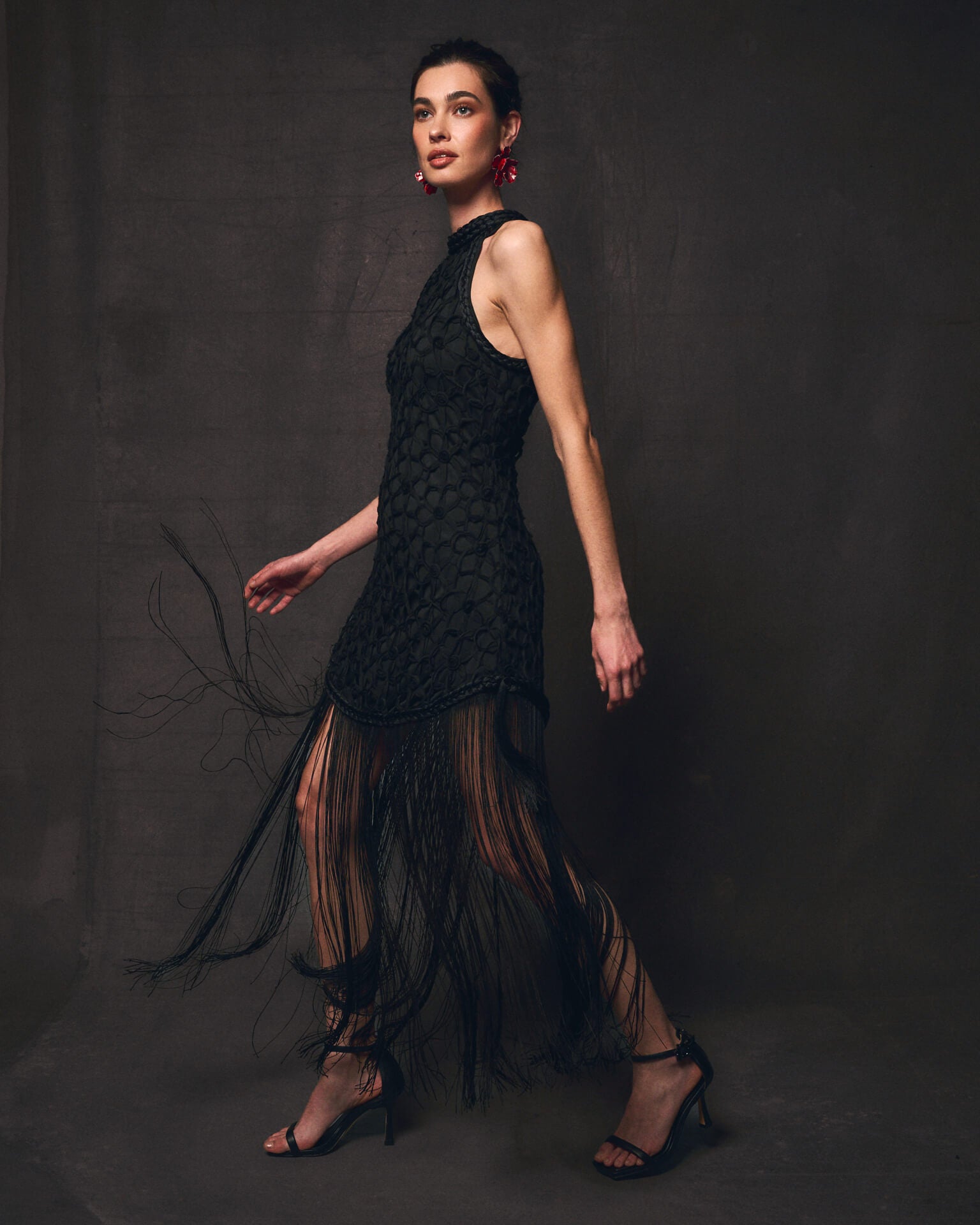 alma-en-pena-fringed-midi-neckholder-kleid-schwarz image 1