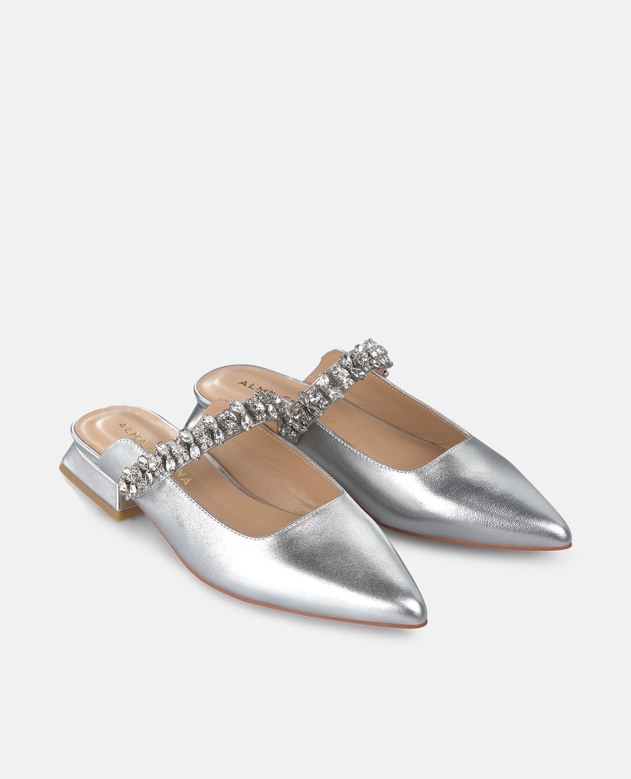 alma-en-pena-mules-silber-flach-mit-strass-riemen-und-2-cm-absatz image 2