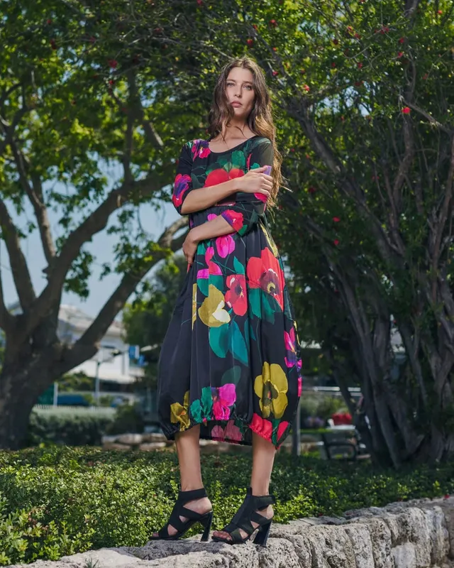 alembika-poppy-relaxed-dress-garden-midi-blumenkleid image 1