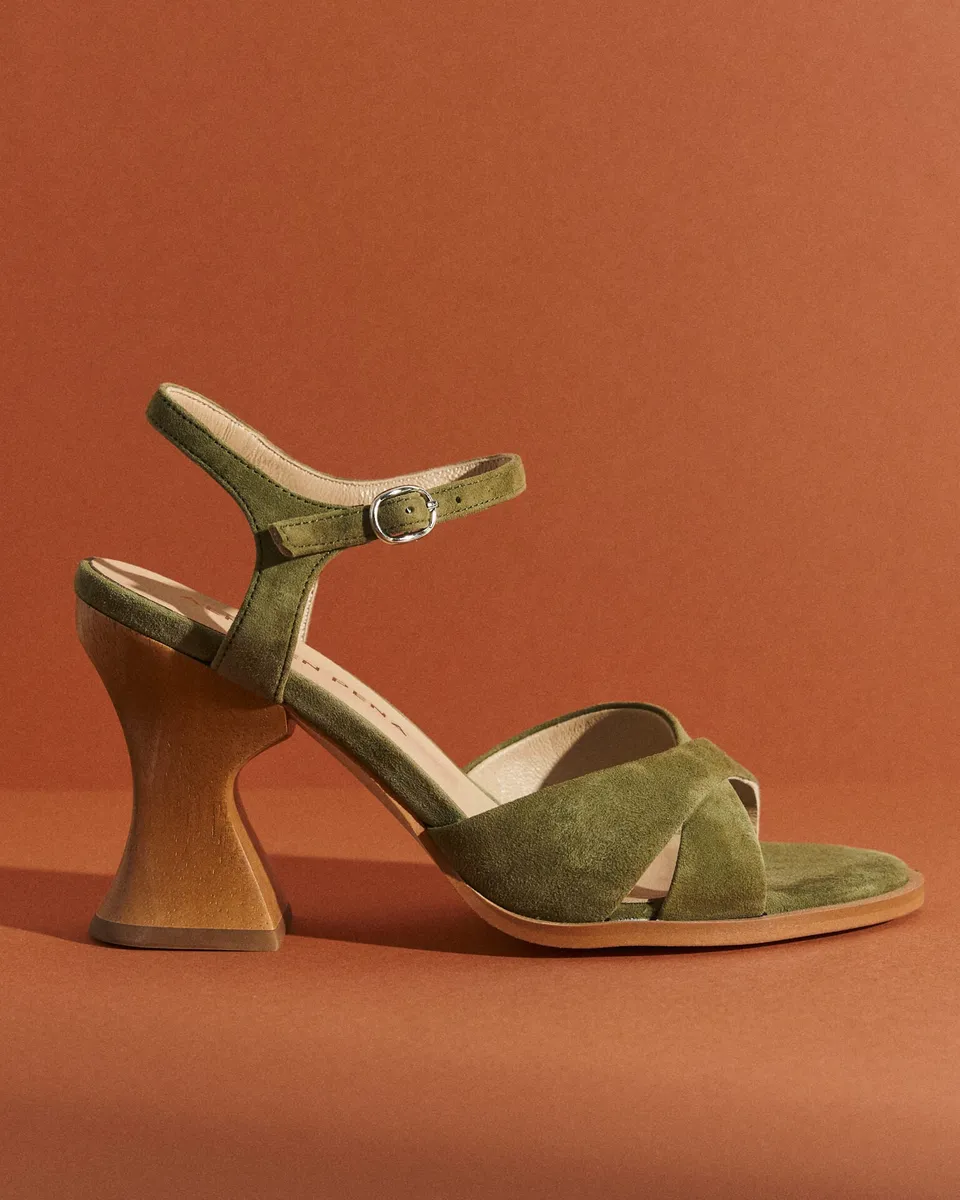 alma-en-pena-wooden-heel-sandal-riemchen-sandalette-in-khaki-10-cm image 1