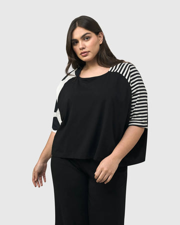 alembika-urban-commuter-tee-mono-cropped image 3