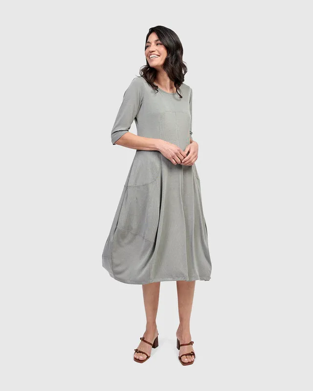 alembika-essential-crew-cocoon-kleid-saladine-ripstrick-kleid image 1