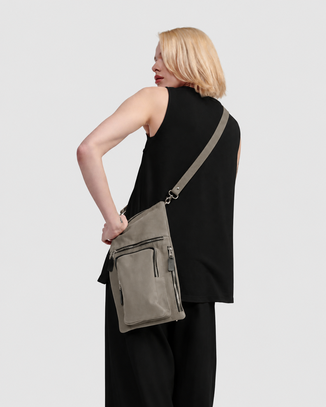 alembika-flat-stash-pouch-tasche-damen-leder-grau image 2