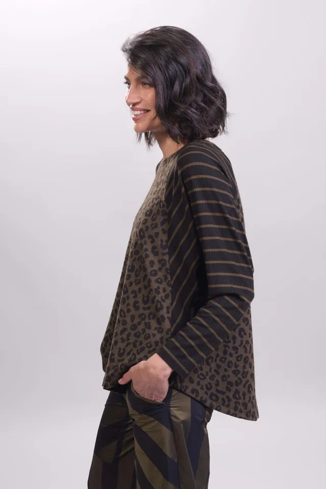 alembika-chiu-raglan-top-moss image 1