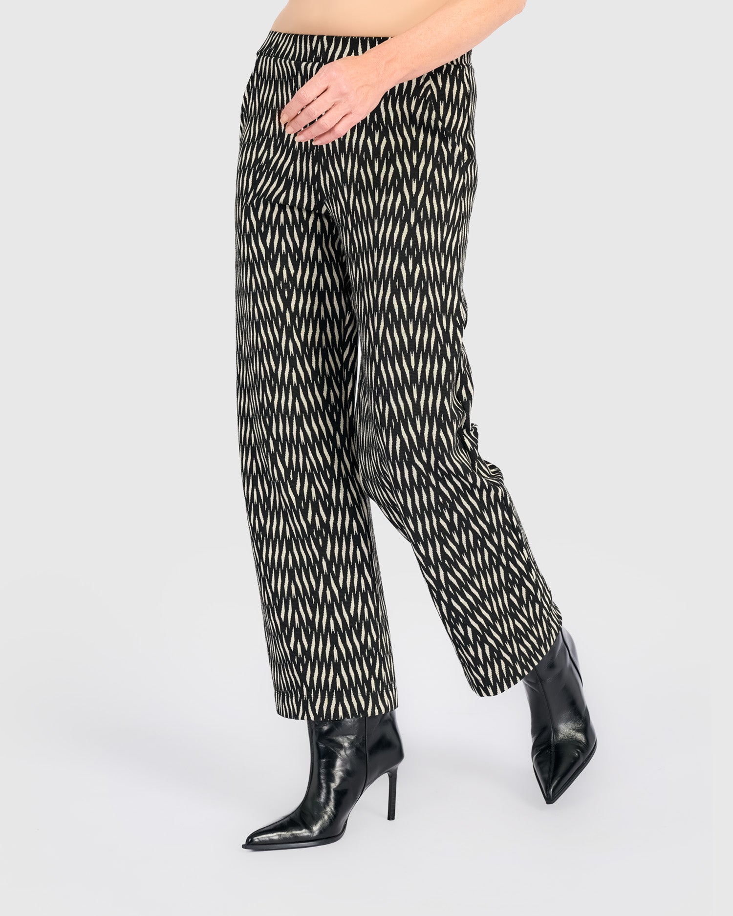 alembika-shift-straight-pant-zebra-ap726f image 4
