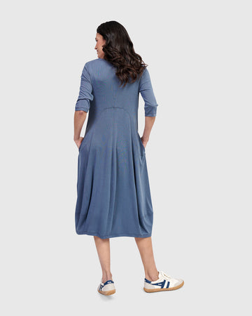 alembika-essential-crew-cocoon-kleid-blue-mist image 4